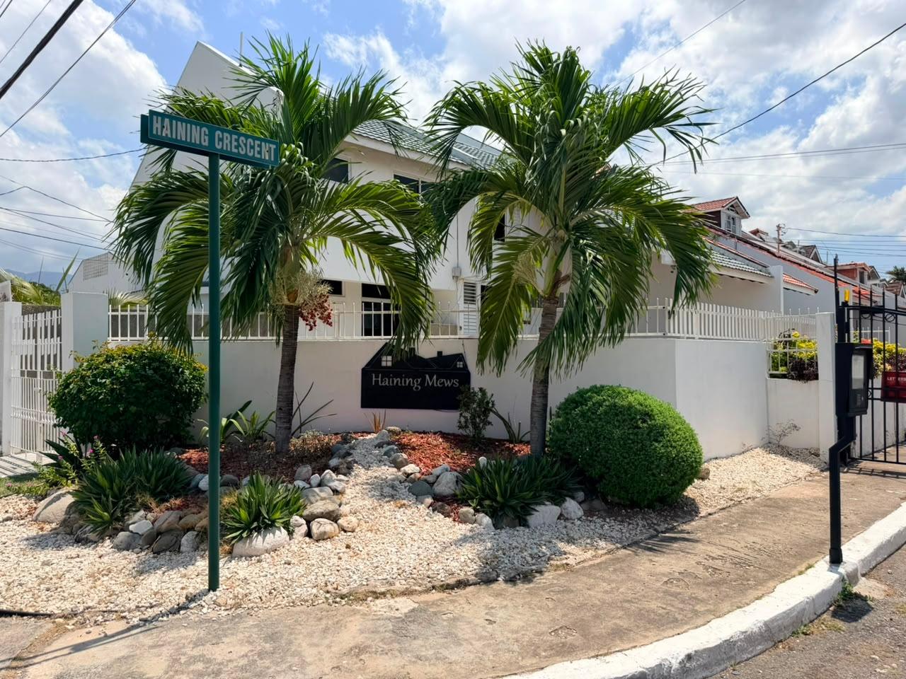 Townhouse For Rent: HAINING CRESCENT, KINGSTO, Kingston 5 | $220,000