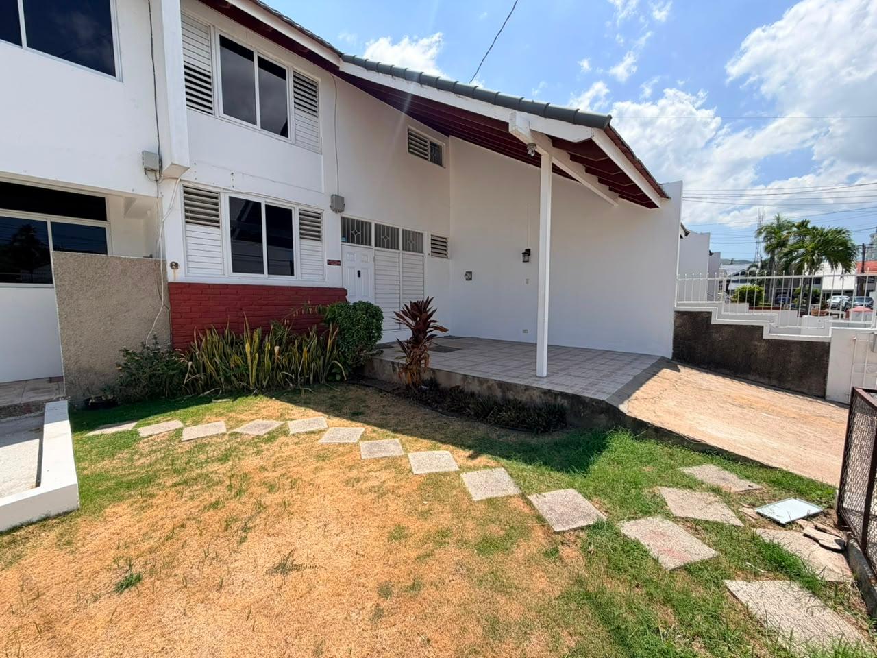Townhouse For Rent: HAINING CRESCENT, KINGSTO, Kingston 5 | $220,000 photo 3
