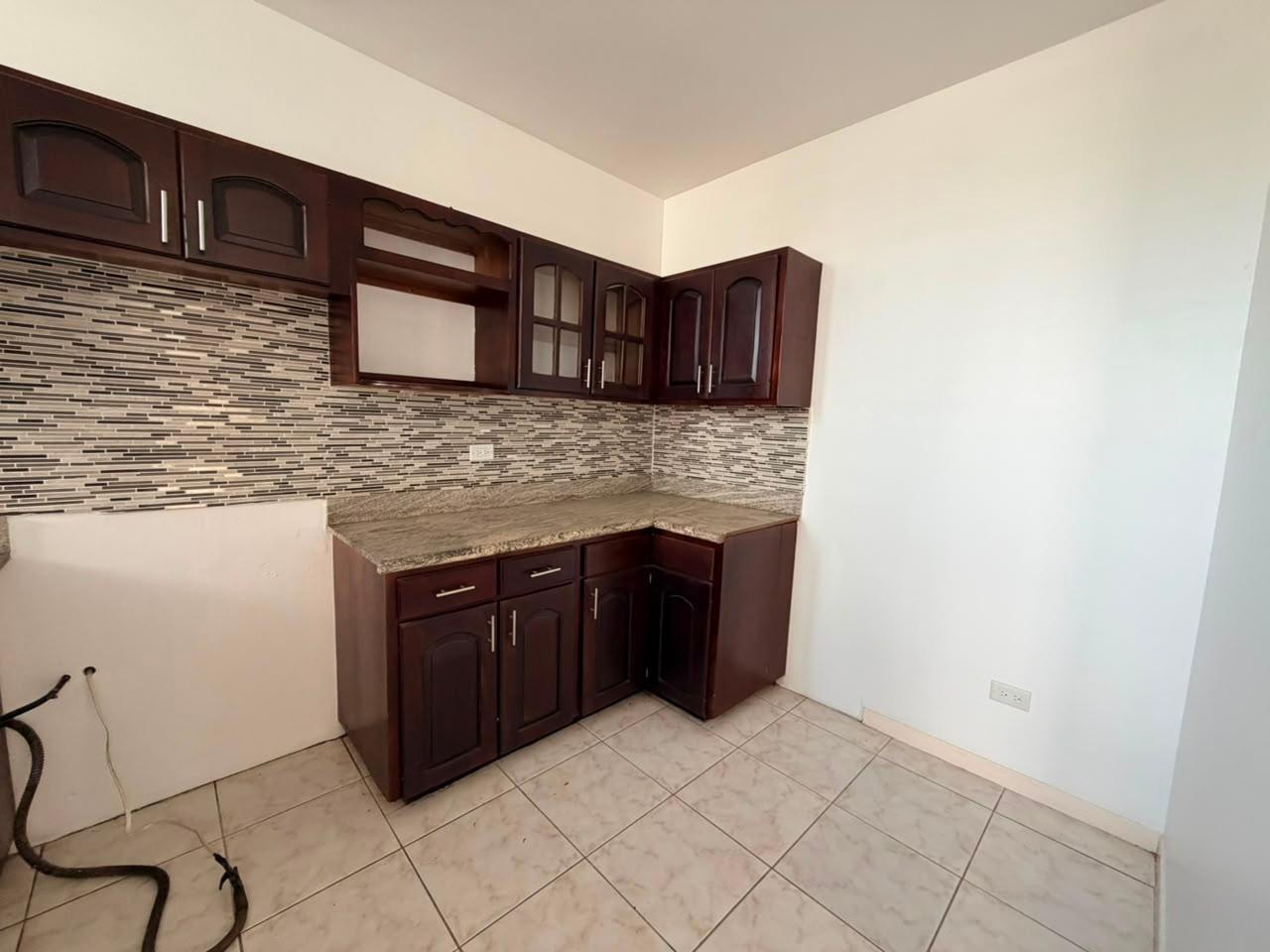 Townhouse For Rent: HAINING CRESCENT, KINGSTO, Kingston 5 | $220,000 photo 5