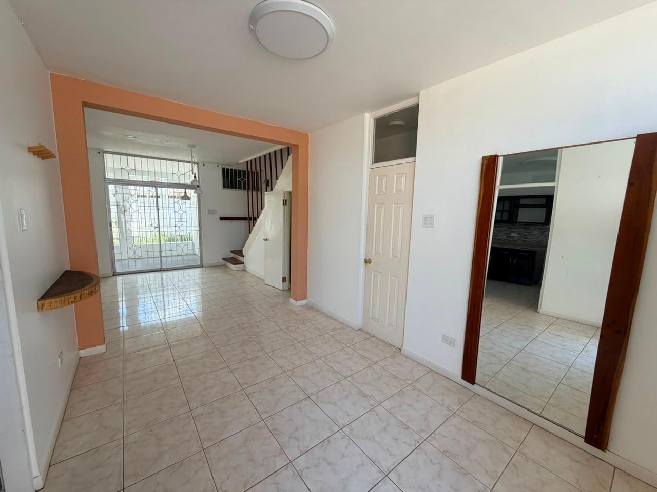 Townhouse For Rent: HAINING CRESCENT, KINGSTO, Kingston 5 | $220,000 photo 6