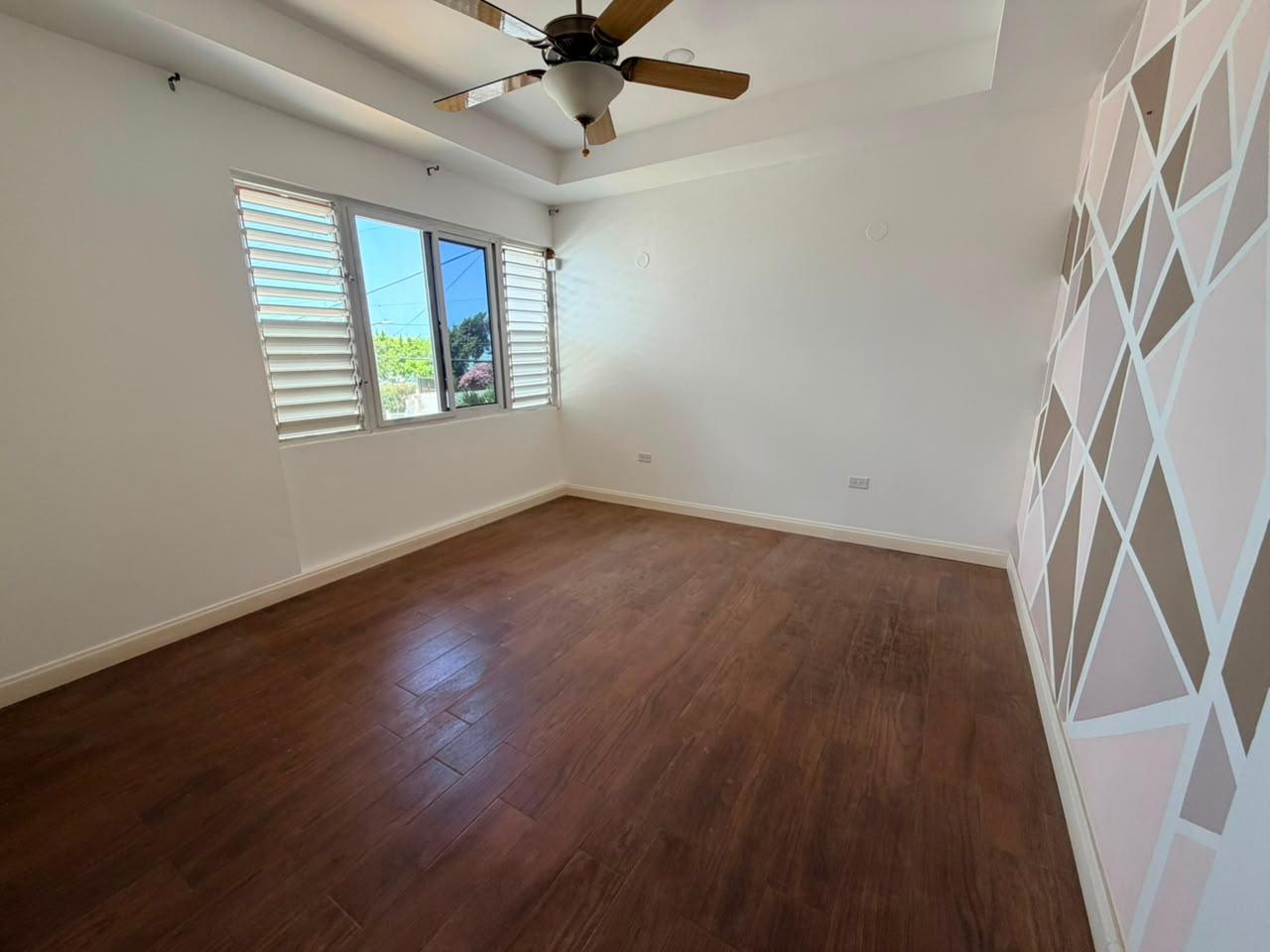 Townhouse For Rent: HAINING CRESCENT, KINGSTO, Kingston 5 | $220,000 photo 11
