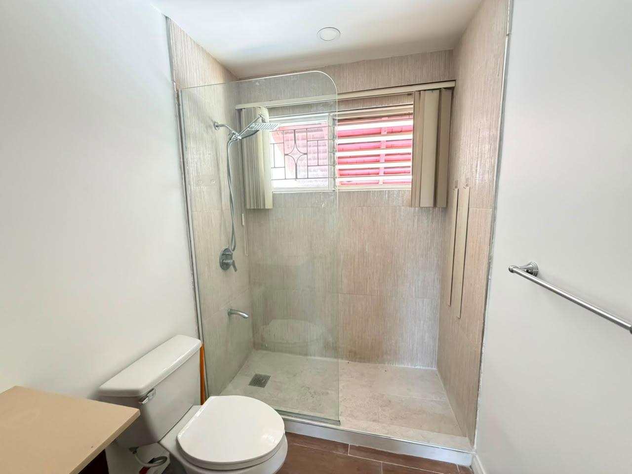 Townhouse For Rent: HAINING CRESCENT, KINGSTO, Kingston 5 | $220,000 photo 13