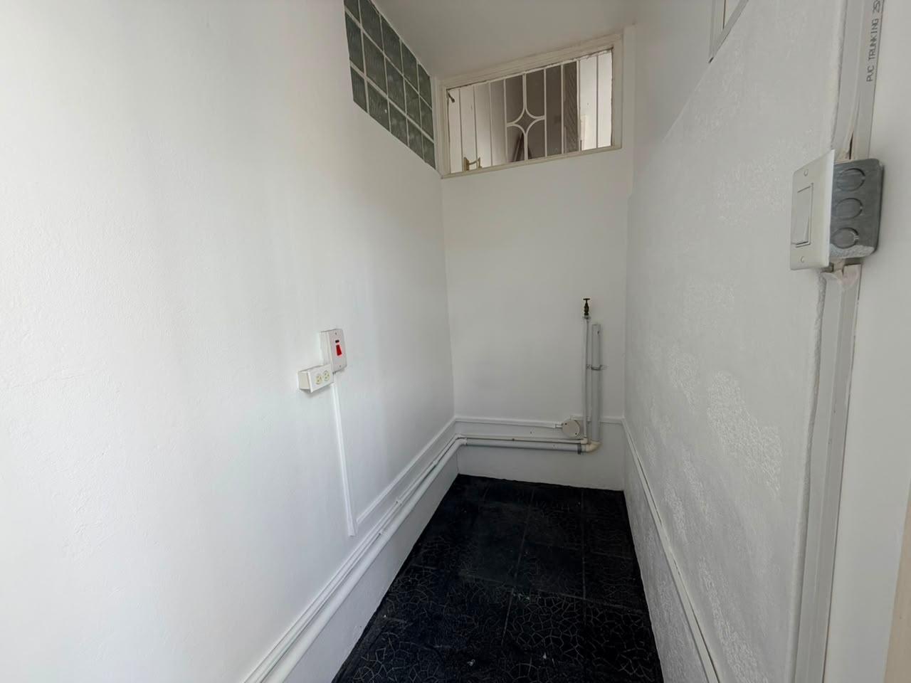 Townhouse For Rent: HAINING CRESCENT, KINGSTO, Kingston 5 | $220,000 photo 17