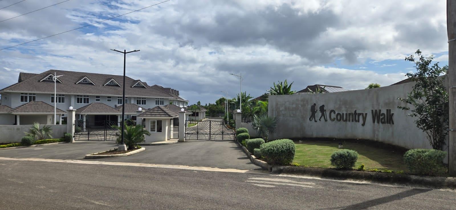 Townhouse For Rent: COUNTRY WALK, RICHMOND ES, Richmond | $2,300 photo 4