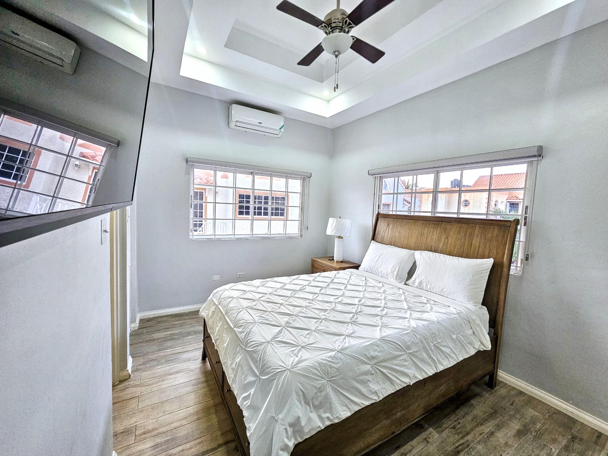 House For Rent: TYNDHURST AVENUE, Kingston 6 | $2,250 photo 8