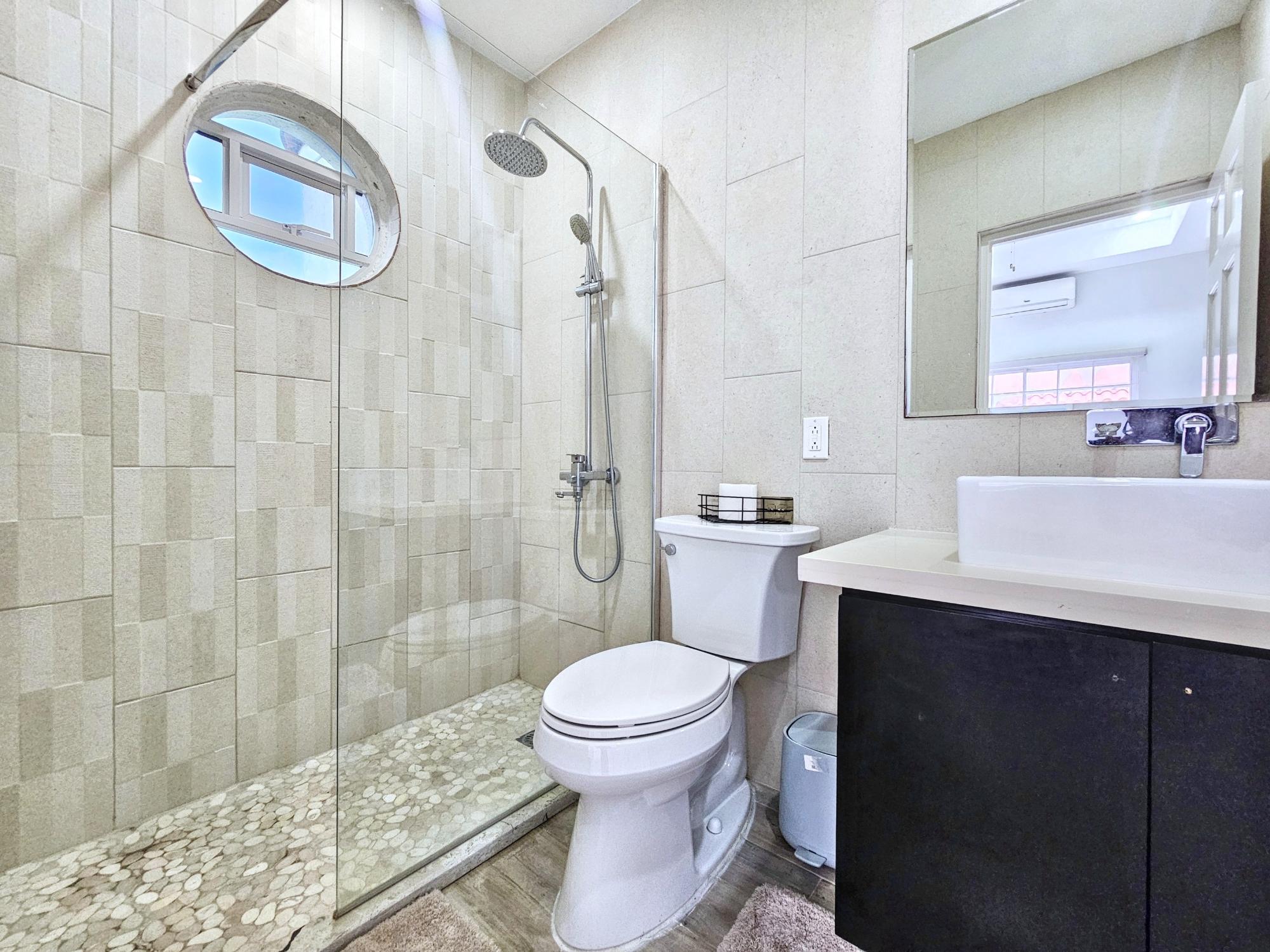 House For Rent: TYNDHURST AVENUE, Kingston 6 | $2,250 photo 9