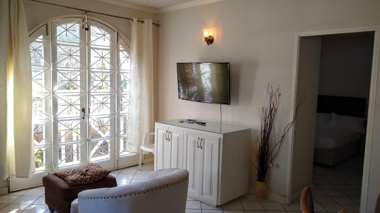 Apartment For Rent: EAST AVENUE, Kingston 8 | $110,000 photo 10