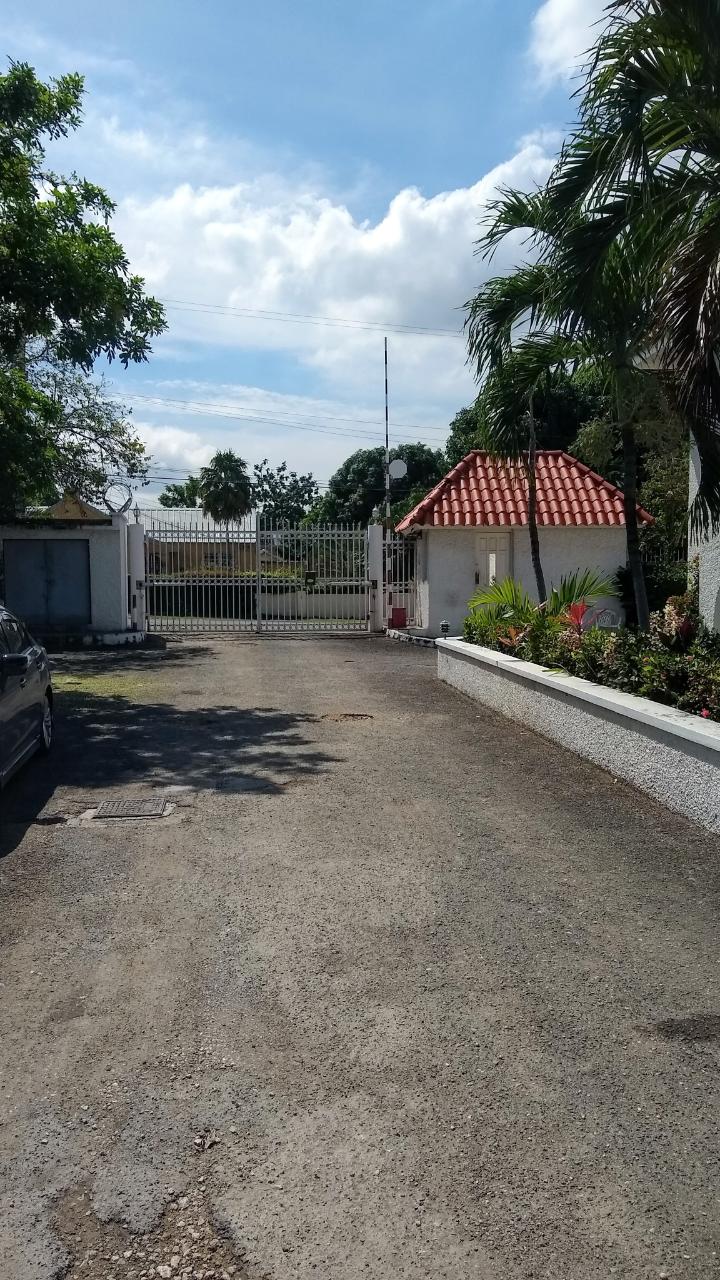 Apartment For Rent: EAST AVENUE, Kingston 8 | $110,000 photo 15