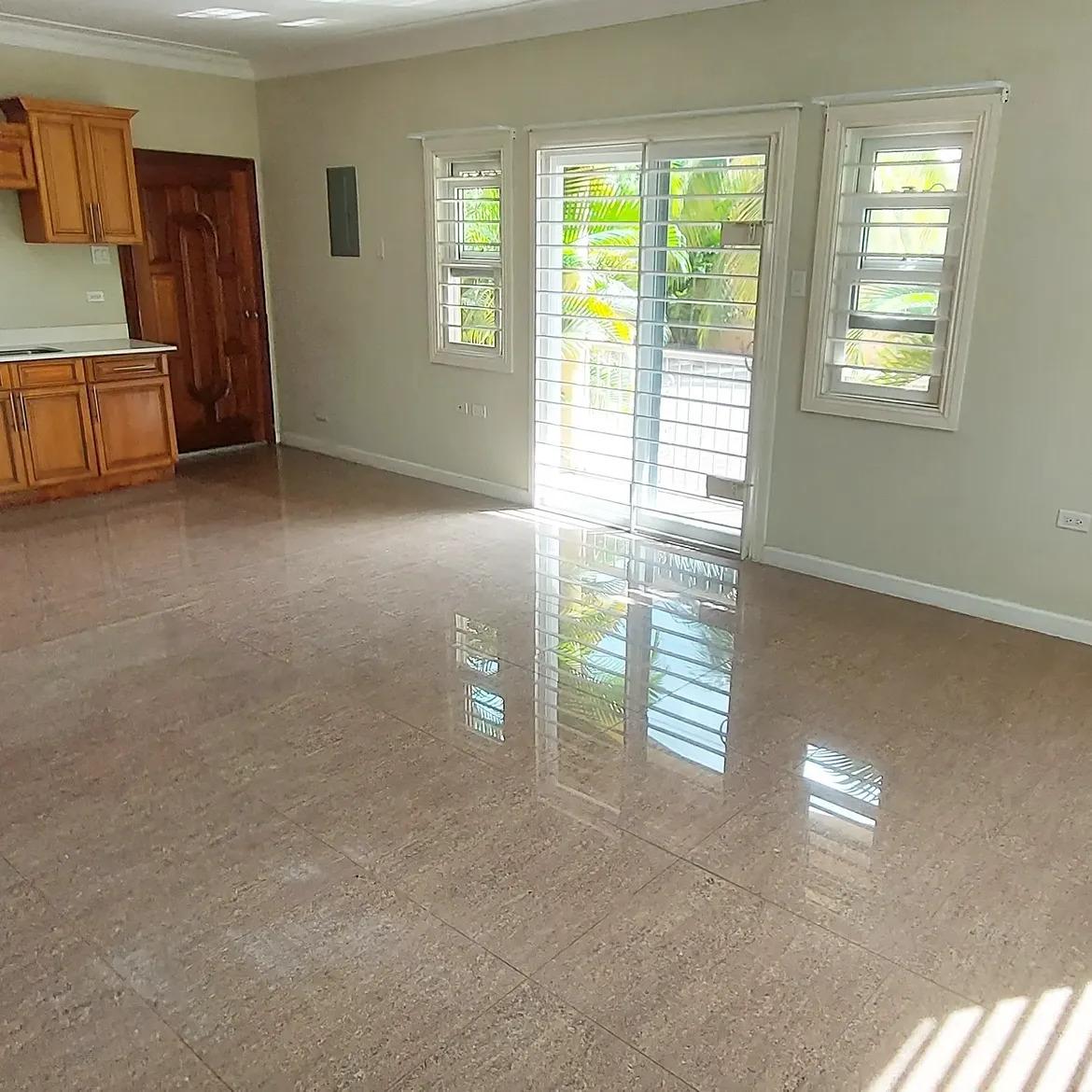 Apartment For Rent: UNIVERSITY CRECENT, Kingston 7 | $1,200 photo 5