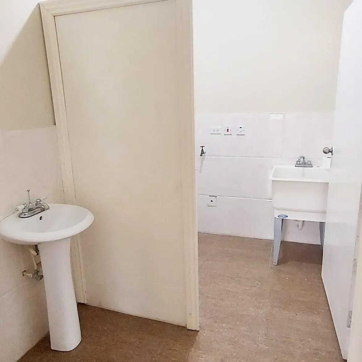 Apartment For Rent: UNIVERSITY CRECENT, Kingston 7 | $1,200 photo 6