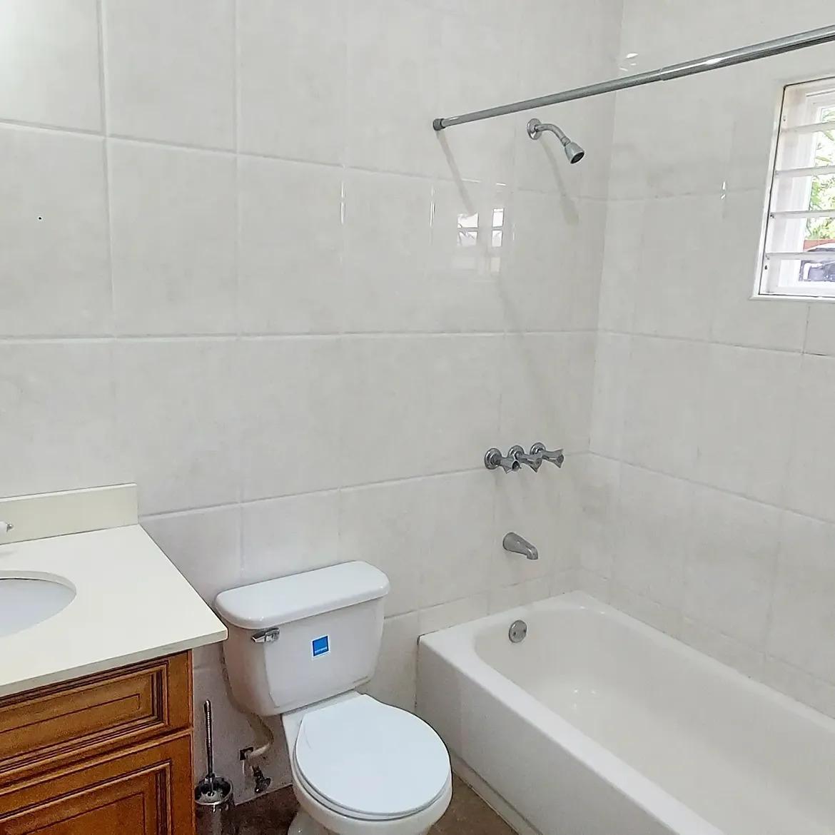 Apartment For Rent: UNIVERSITY CRECENT, Kingston 7 | $1,200 photo 9