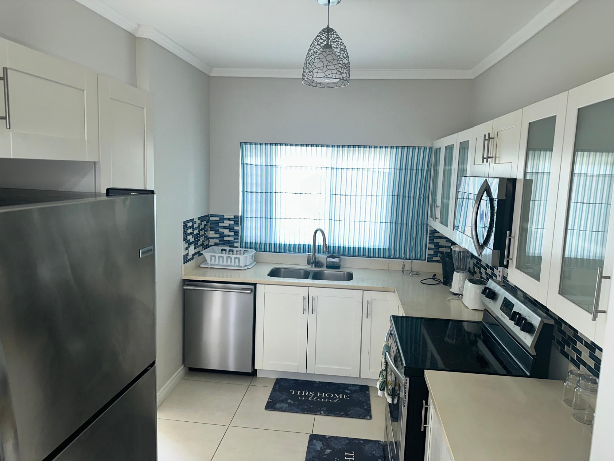 Apartment For Rent: RICHMOND ST. ANN, Richmond | $1,600 photo 4