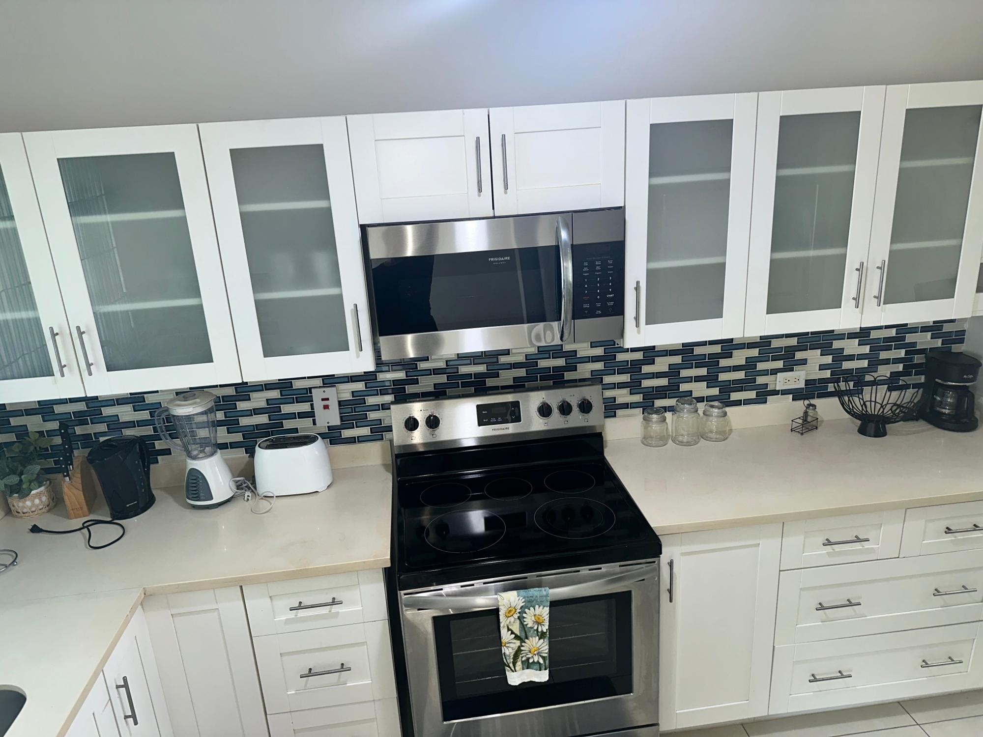 Apartment For Rent: RICHMOND ST. ANN, Richmond | $1,600 photo 5