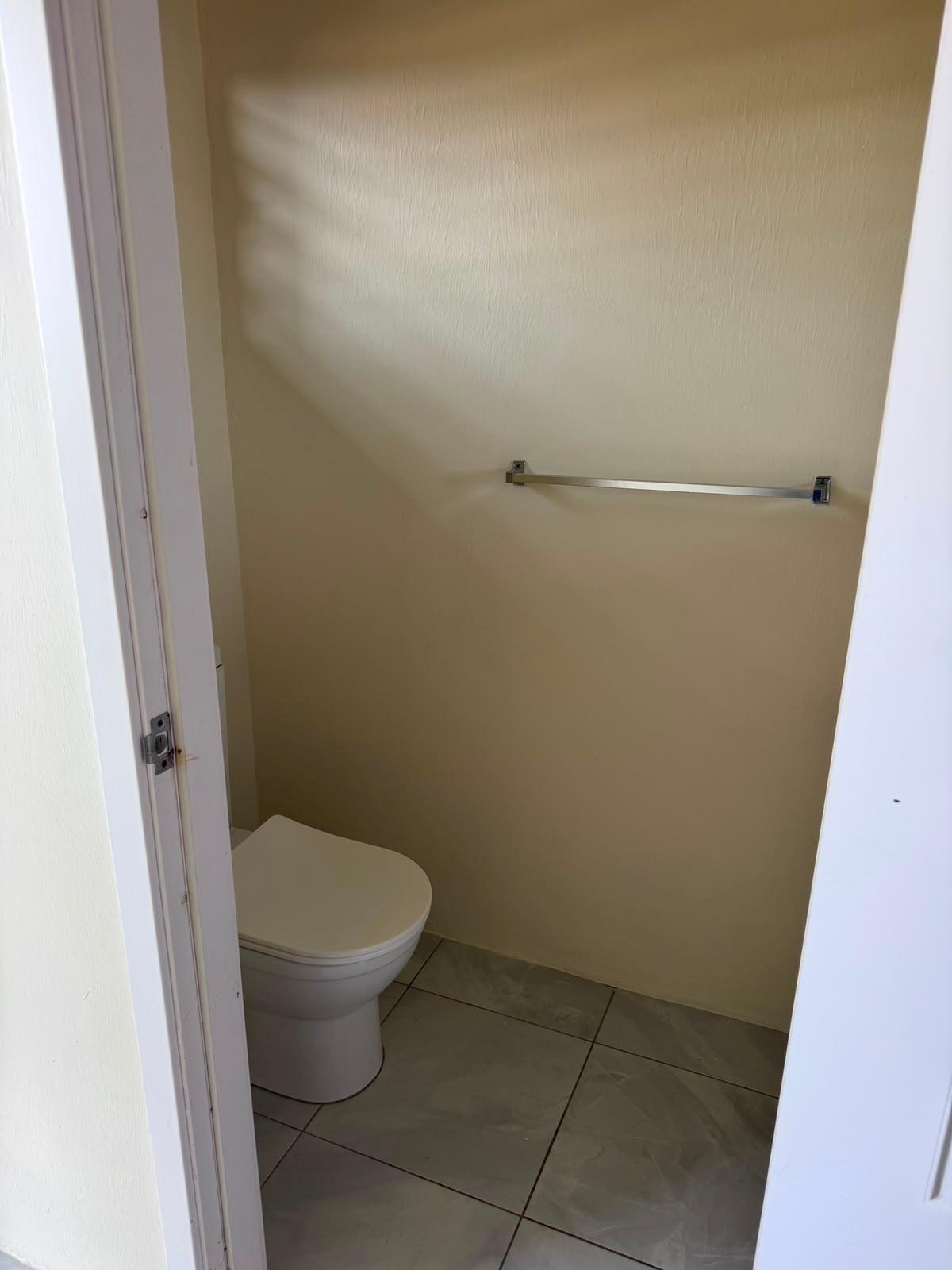 Townhouse For Rent: CHAMELOT VILLAGE PHASE 1, Discovery Bay | $1,100 photo 6