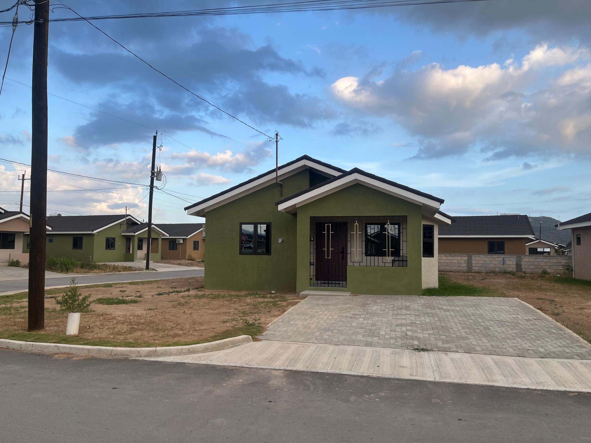House For Rent: OAK ESTATES, PORTMORE ST., Portmore Pines | $180,000 photo 2