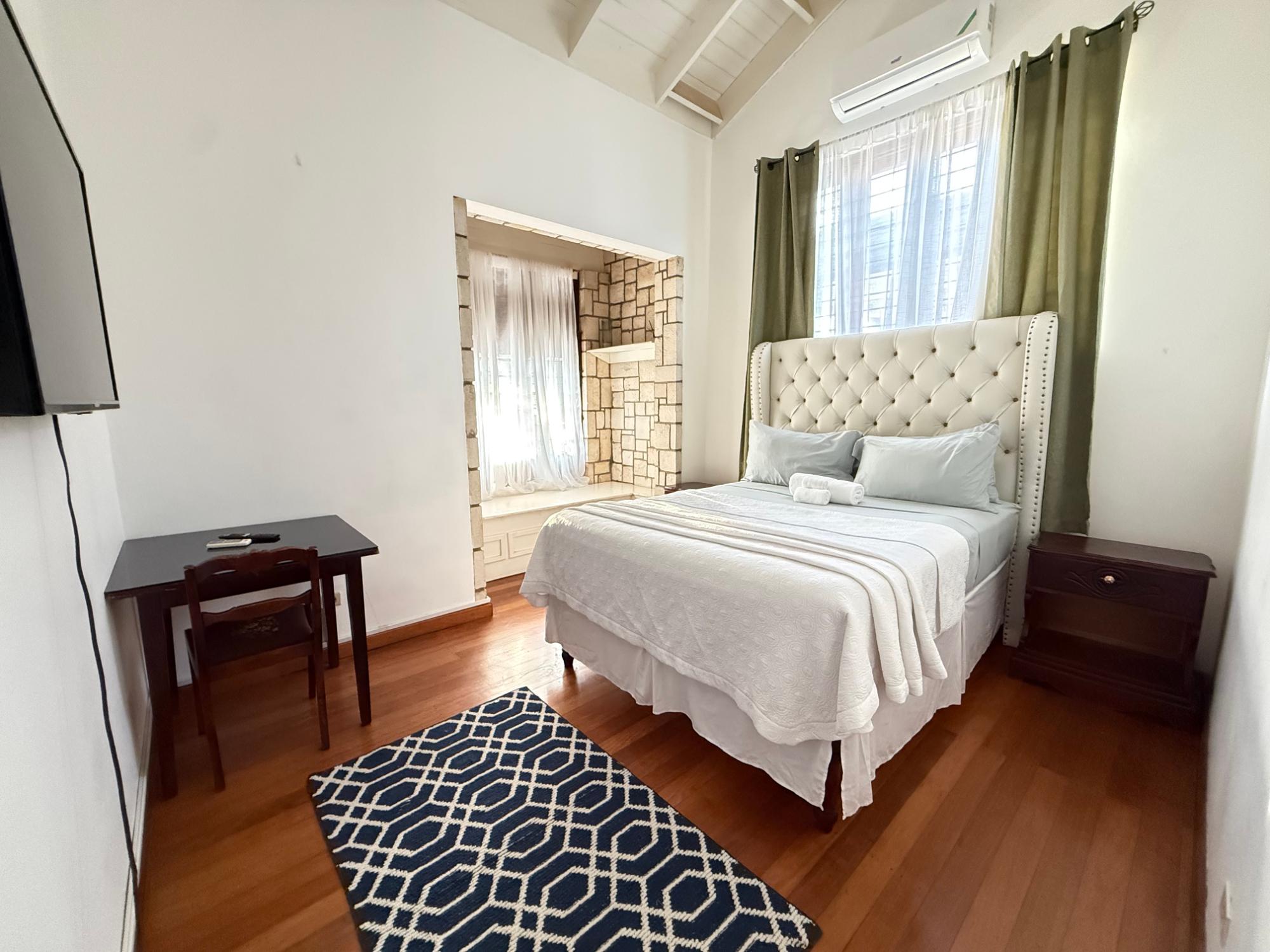 Apartment For Rent: SKYLINE DRIVE. JACKS HILL, Kingston 6 | $1,000 photo 7