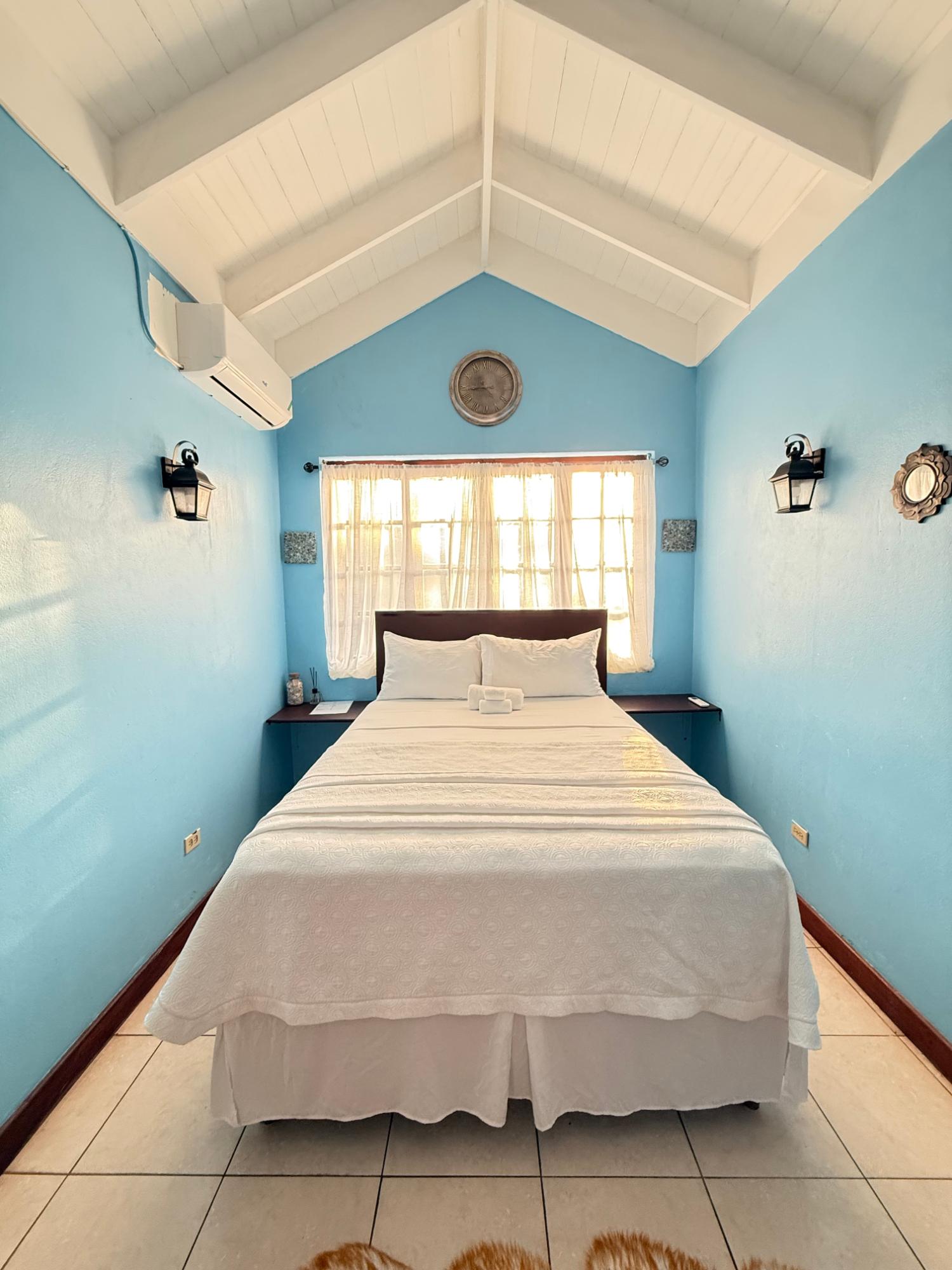 Apartment For Rent: SKYLINE DRIVE. JACKS HILL, Kingston 6 | $1,000 photo 12
