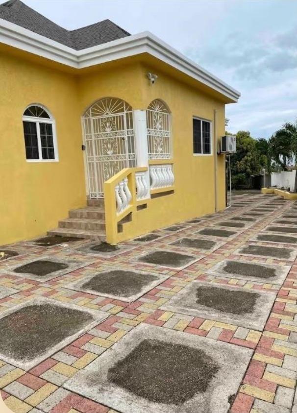 House For Rent: MAHOE DRIVE , PLANTATION, Plantation Village | $1,000 photo 2