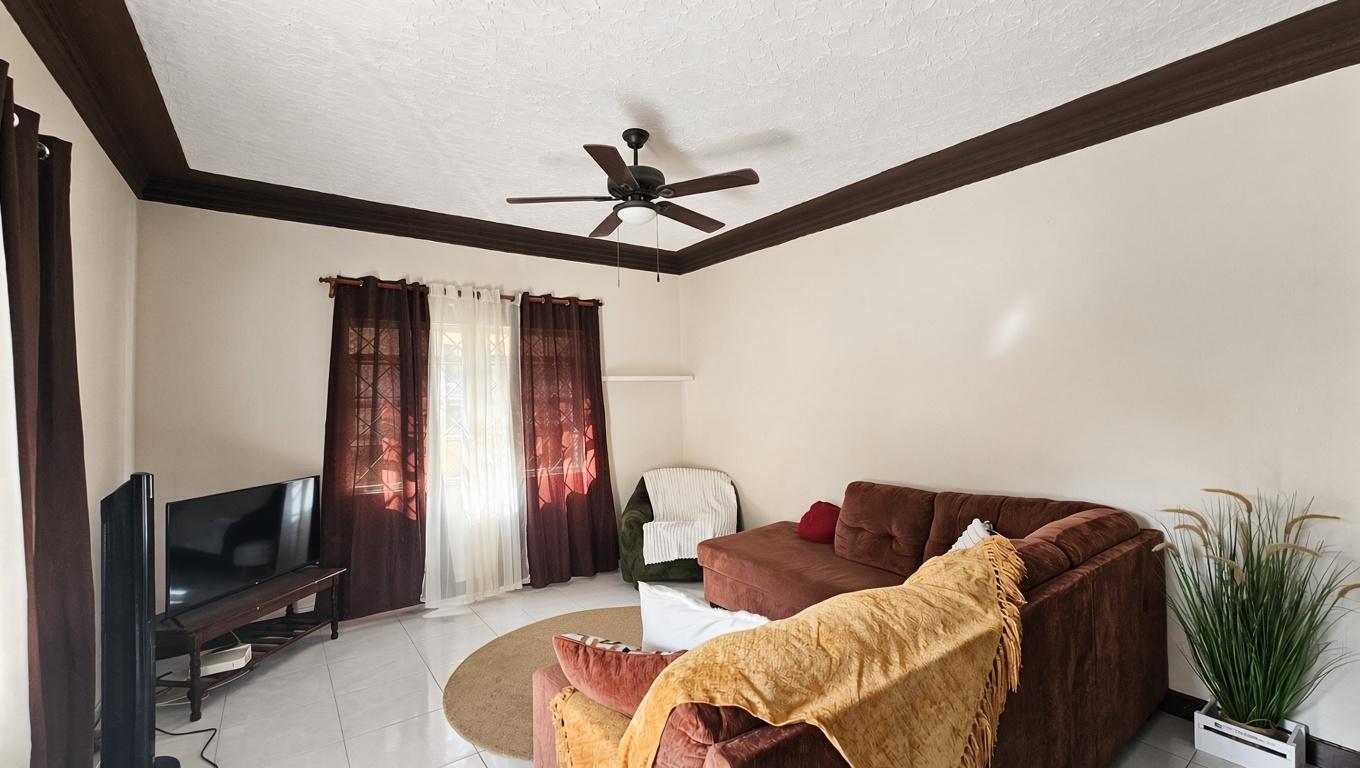 Apartment For Rent: LEAS FLAT, Kingston 19 | $165,000 photo 2