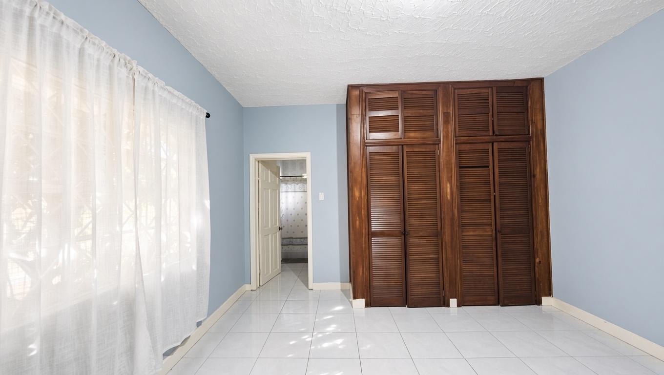 Apartment For Rent: LEAS FLAT, Kingston 19 | $165,000 photo 5