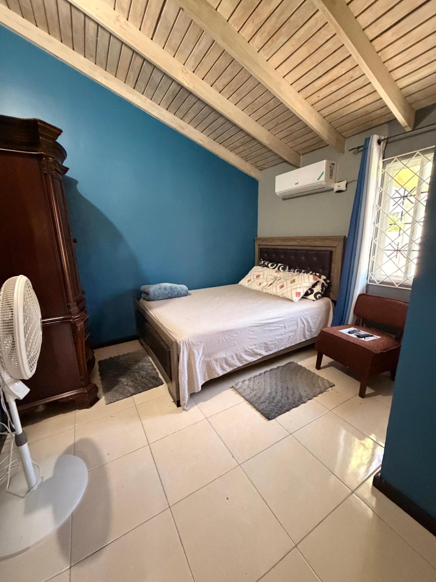 Apartment For Rent: ISLAND CIRCLE, New Harbour Village | $100,000 photo 3