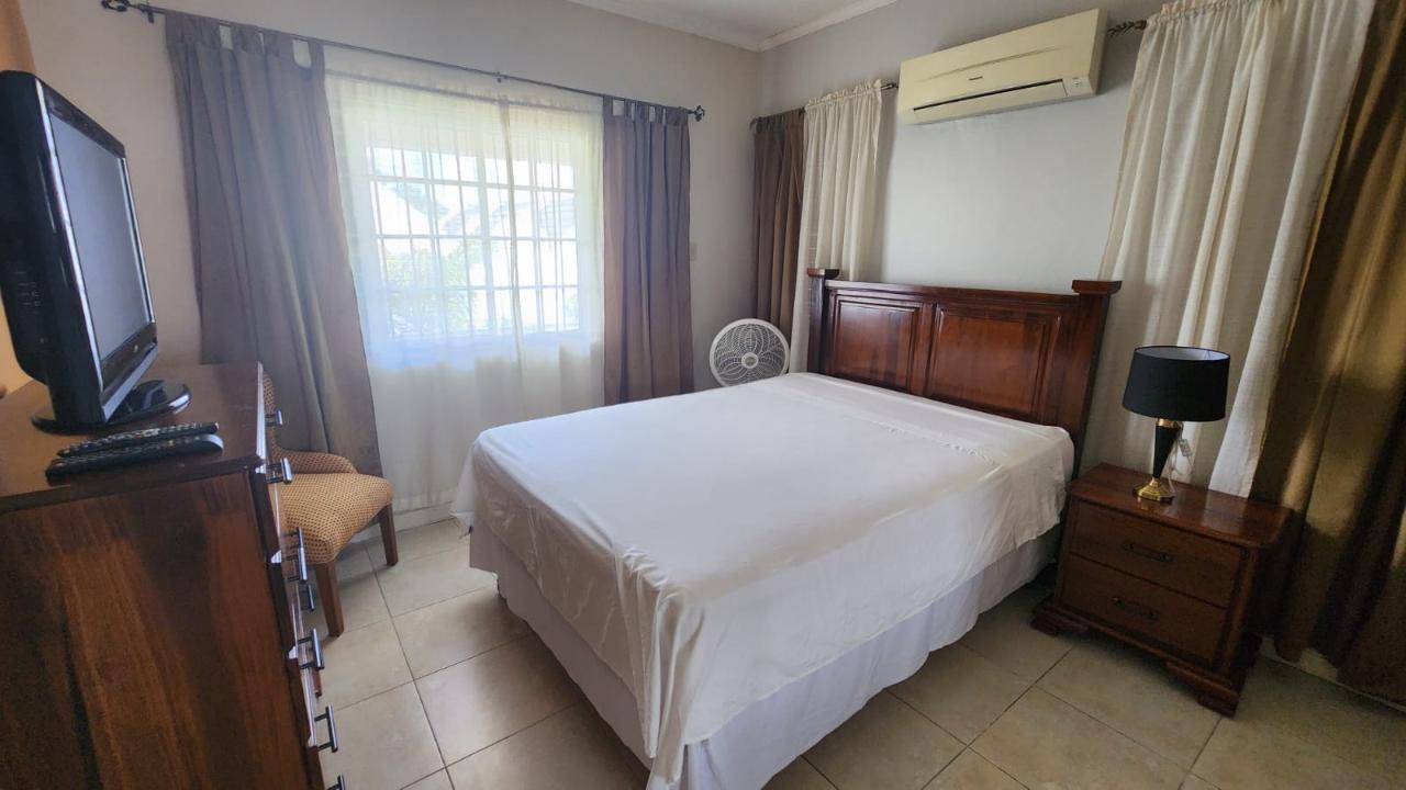 Apartment For Rent: WELLINGTON DRIVE, Kingston 6 | $1,100 photo 6
