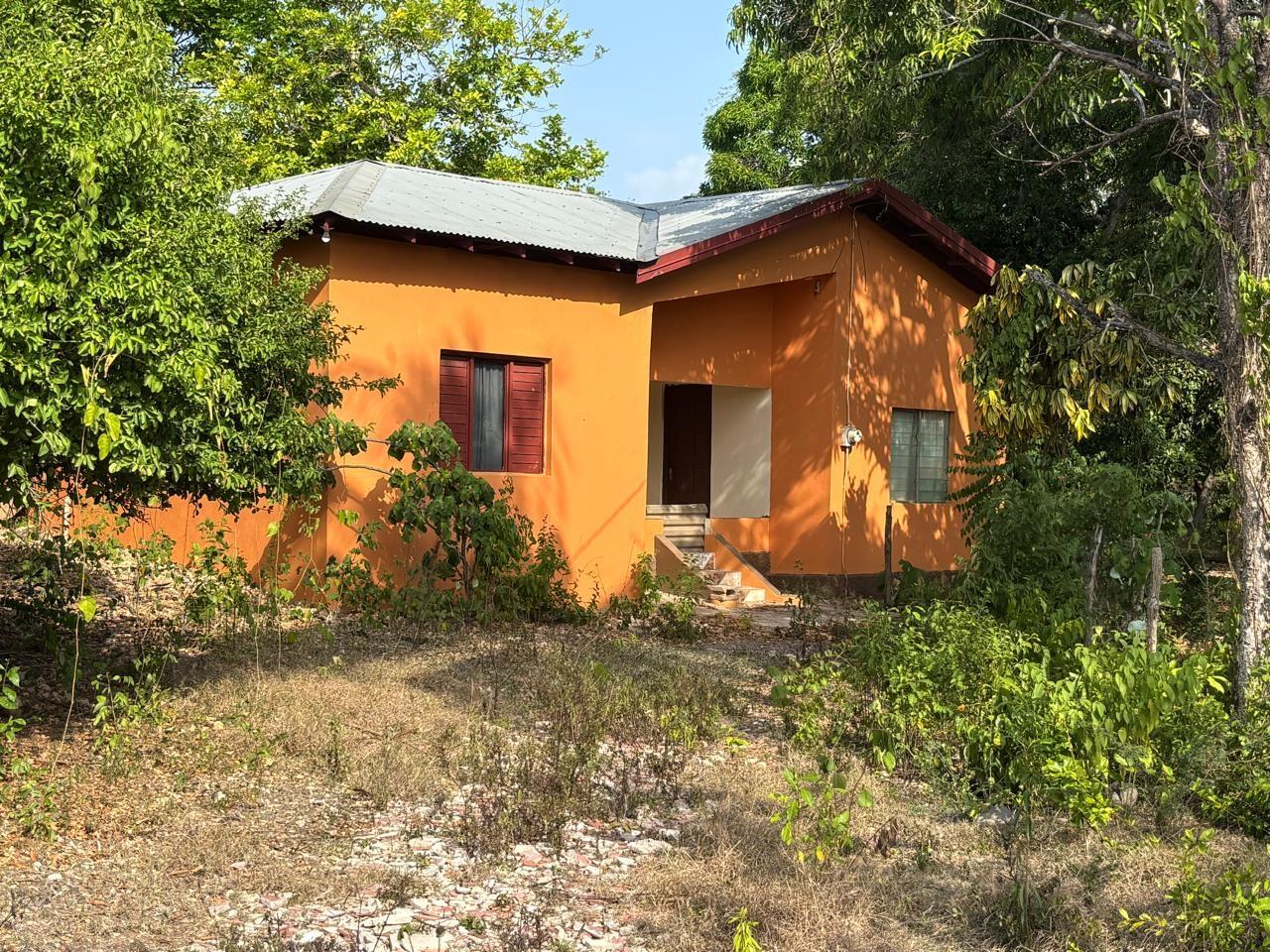 House For Sale: COATES PEN, MAY PEN, CLAR, May Pen | $17,500,000 photo 3
