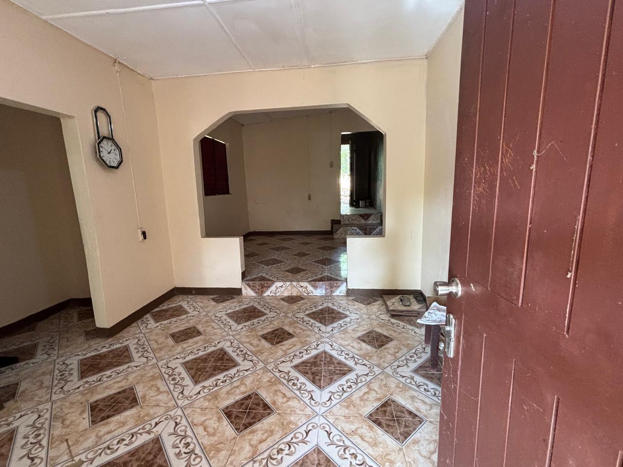 House For Sale: COATES PEN, MAY PEN, CLAR, May Pen | $17,500,000 photo 7