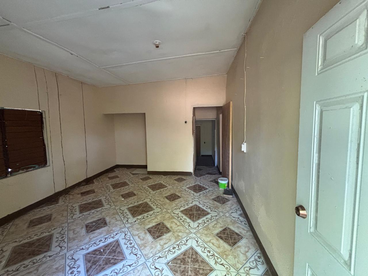 House For Sale: COATES PEN, MAY PEN, CLAR, May Pen | $17,500,000 photo 8