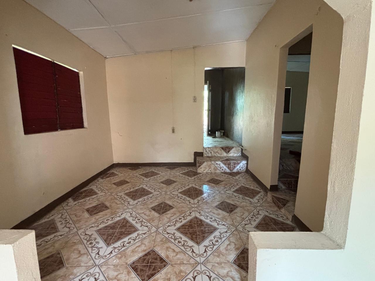 House For Sale: COATES PEN, MAY PEN, CLAR, May Pen | $17,500,000 photo 9