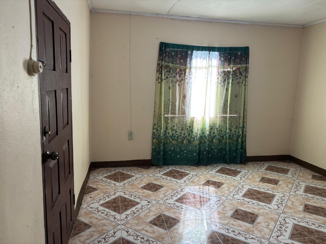 House For Sale: COATES PEN, MAY PEN, CLAR, May Pen | $17,500,000 photo 12