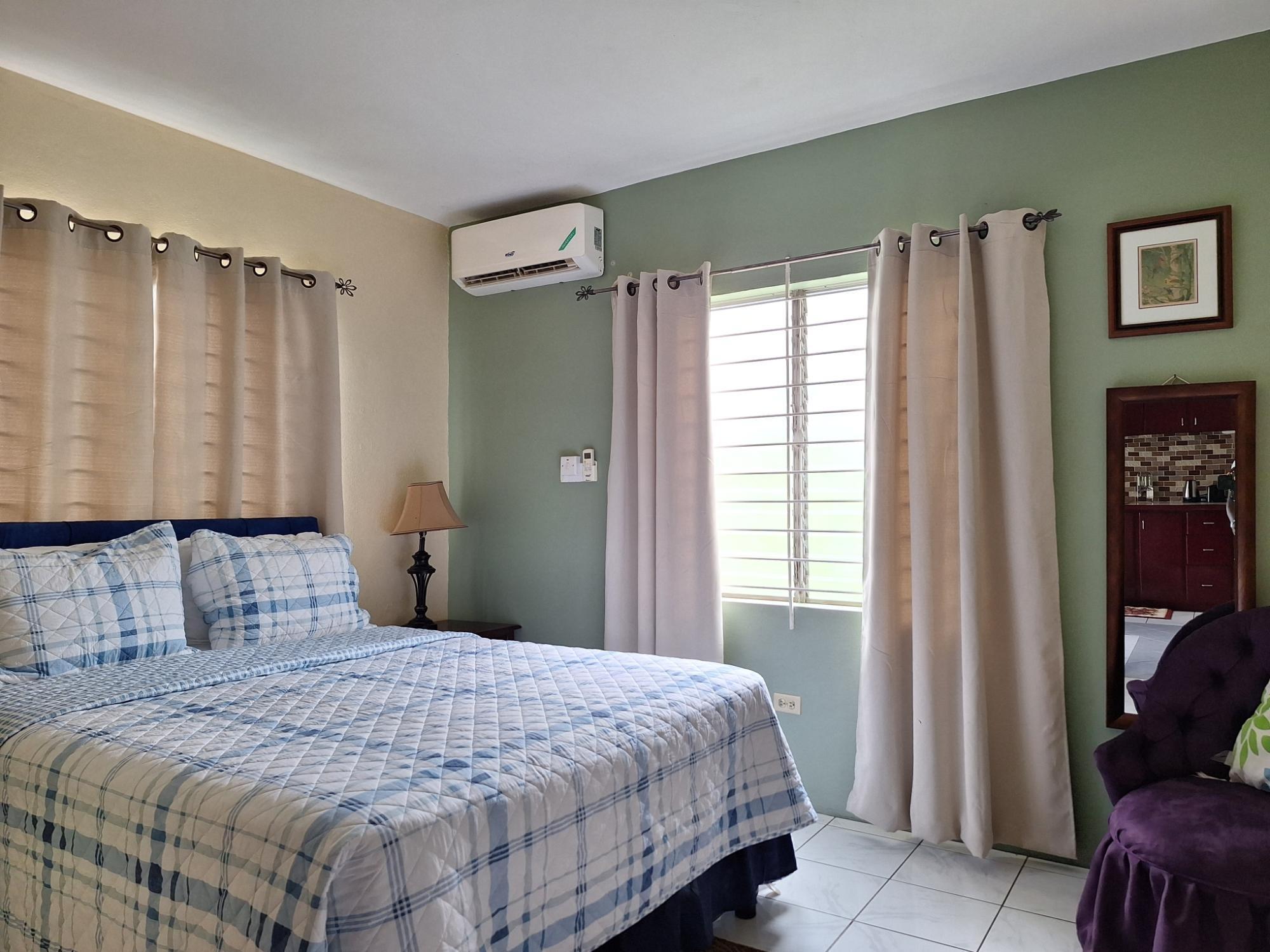 Apartment For Rent: CHELSEA AVENUE, Kingston 5 | $155,000 photo 3
