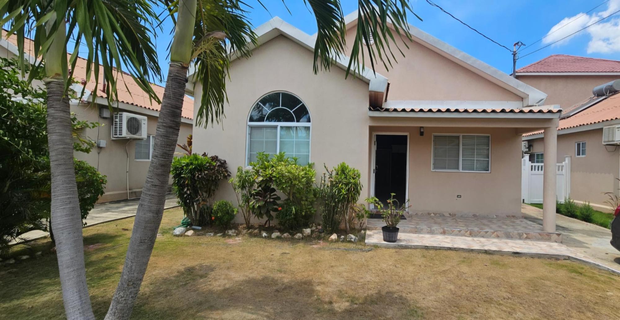 House For Rent: MICHELLE WIE WAY, BLOCK B, Caymanas Estates | $165,000 photo 2