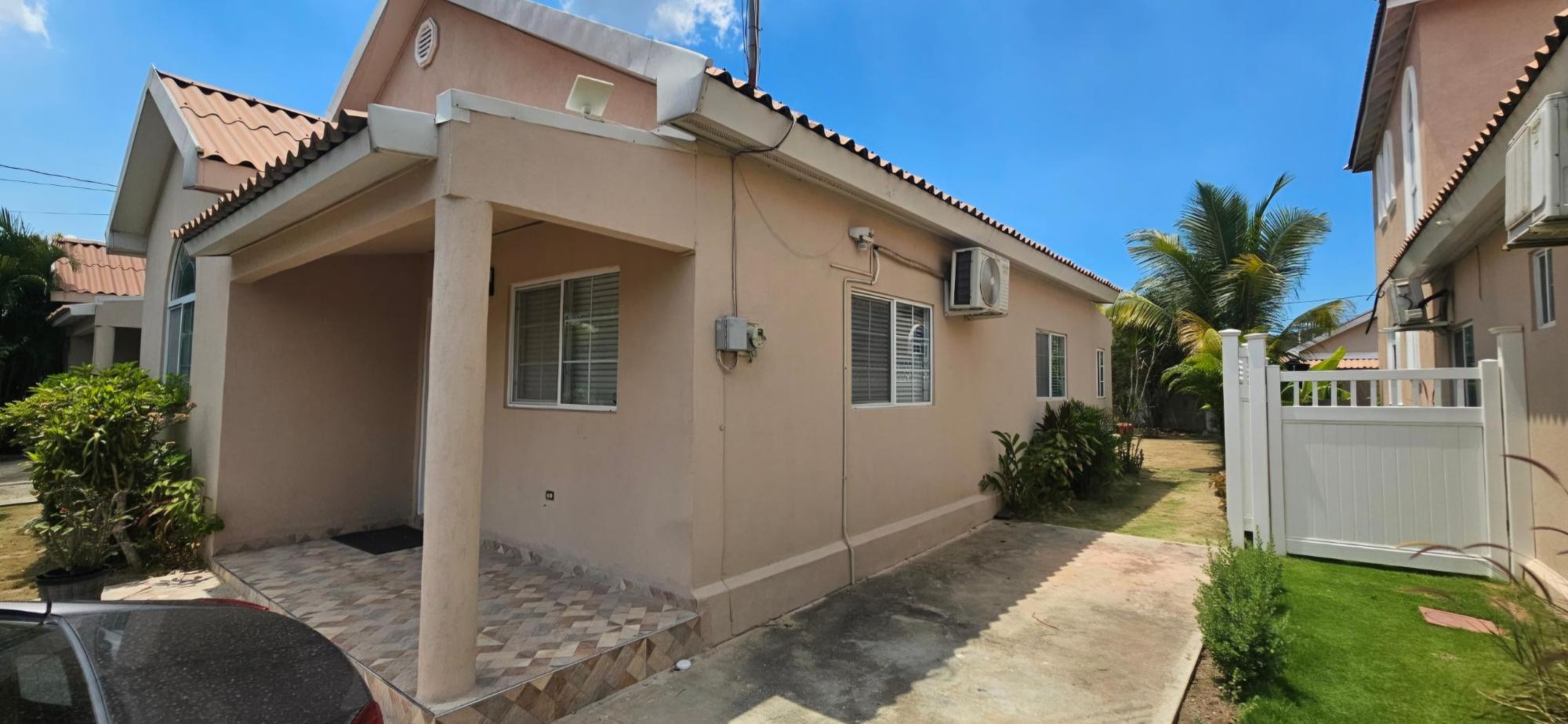 House For Rent: MICHELLE WIE WAY, BLOCK B, Caymanas Estates | $165,000 photo 3