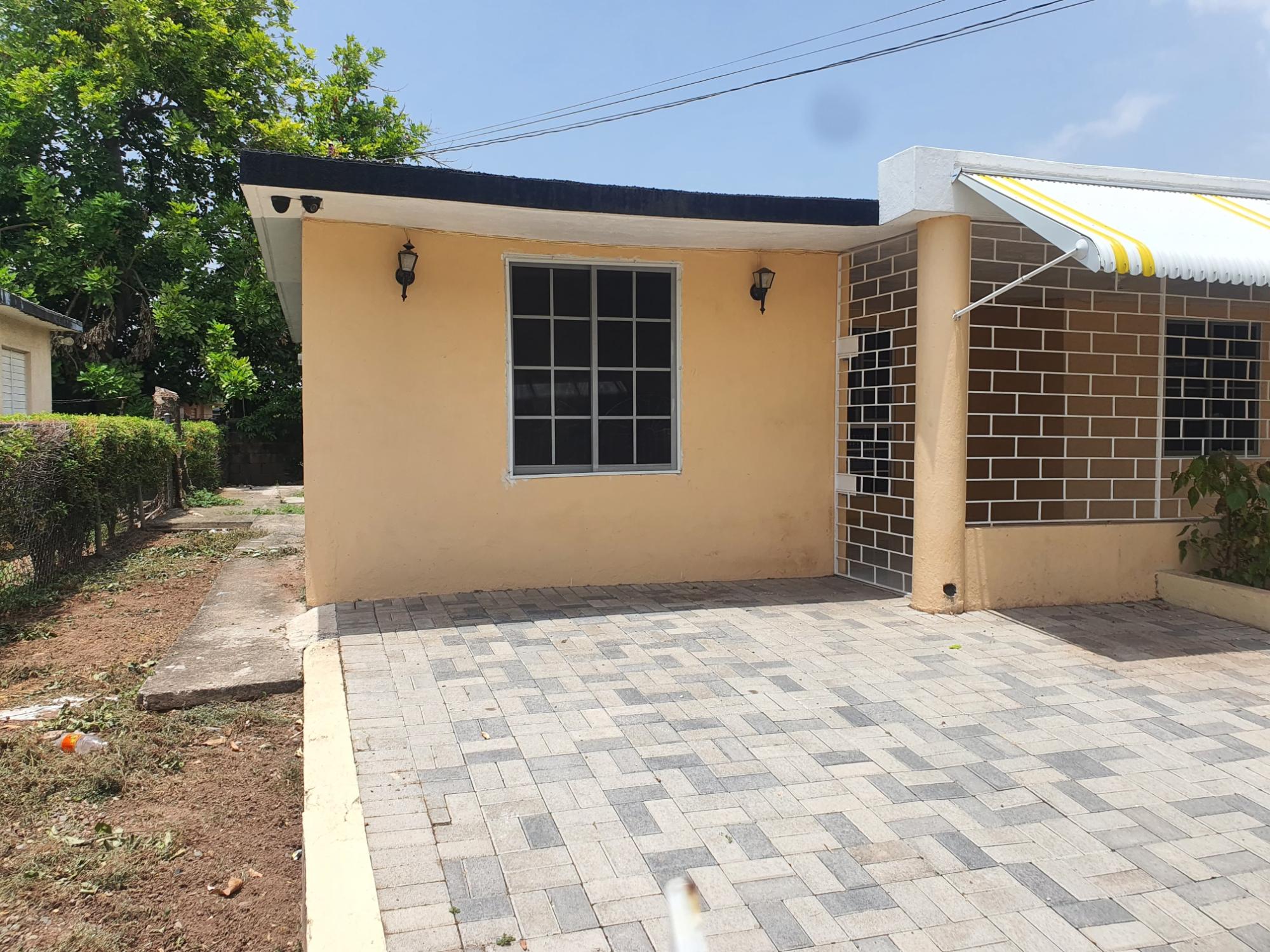House For Rent: LINSCOTT AVENUE, Kingston 19 | $230,000 photo 4