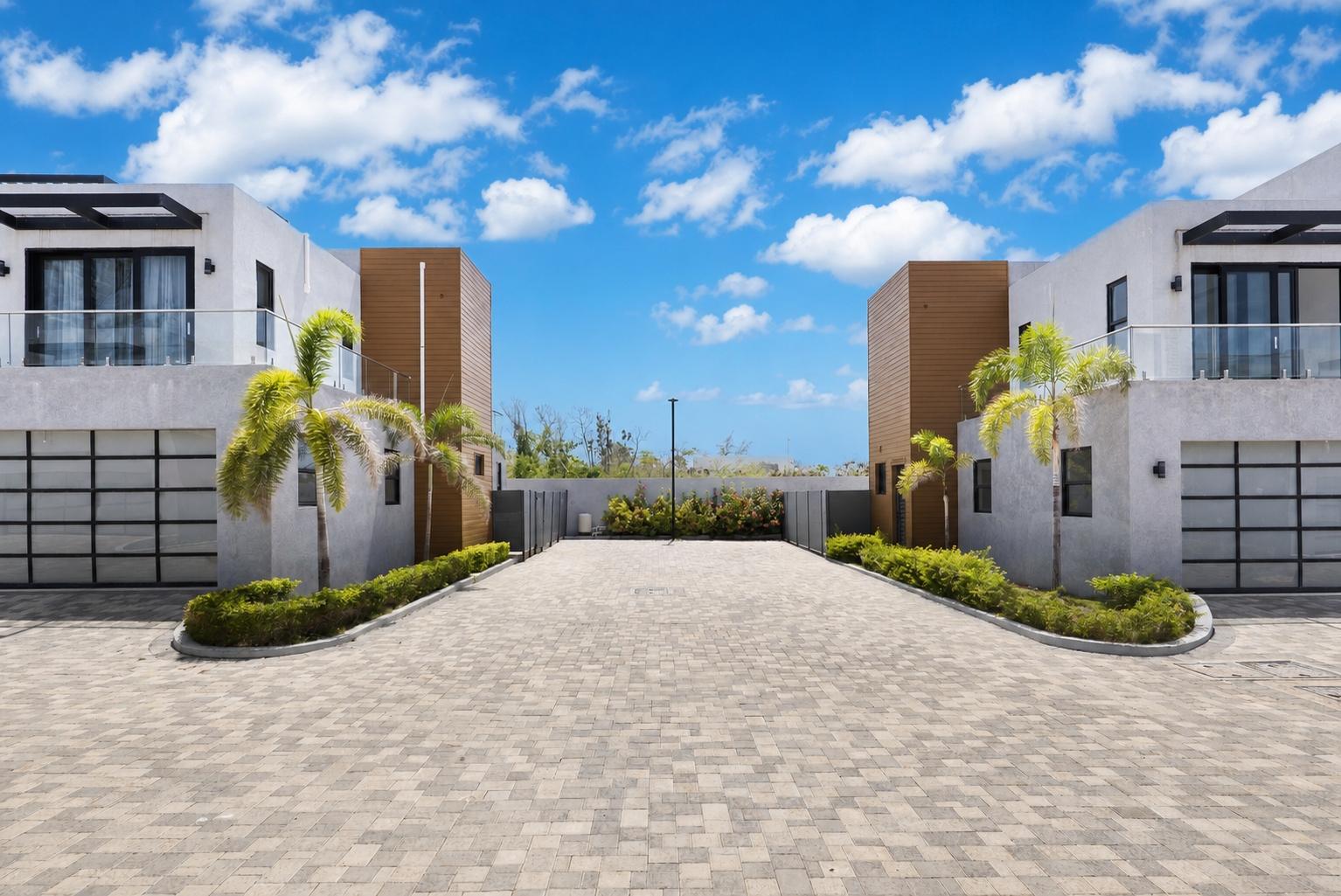 Townhouse For Sale: QUEEN@~apos;S CRESCENT DRIVE, Discovery Bay | $830,000 photo 2