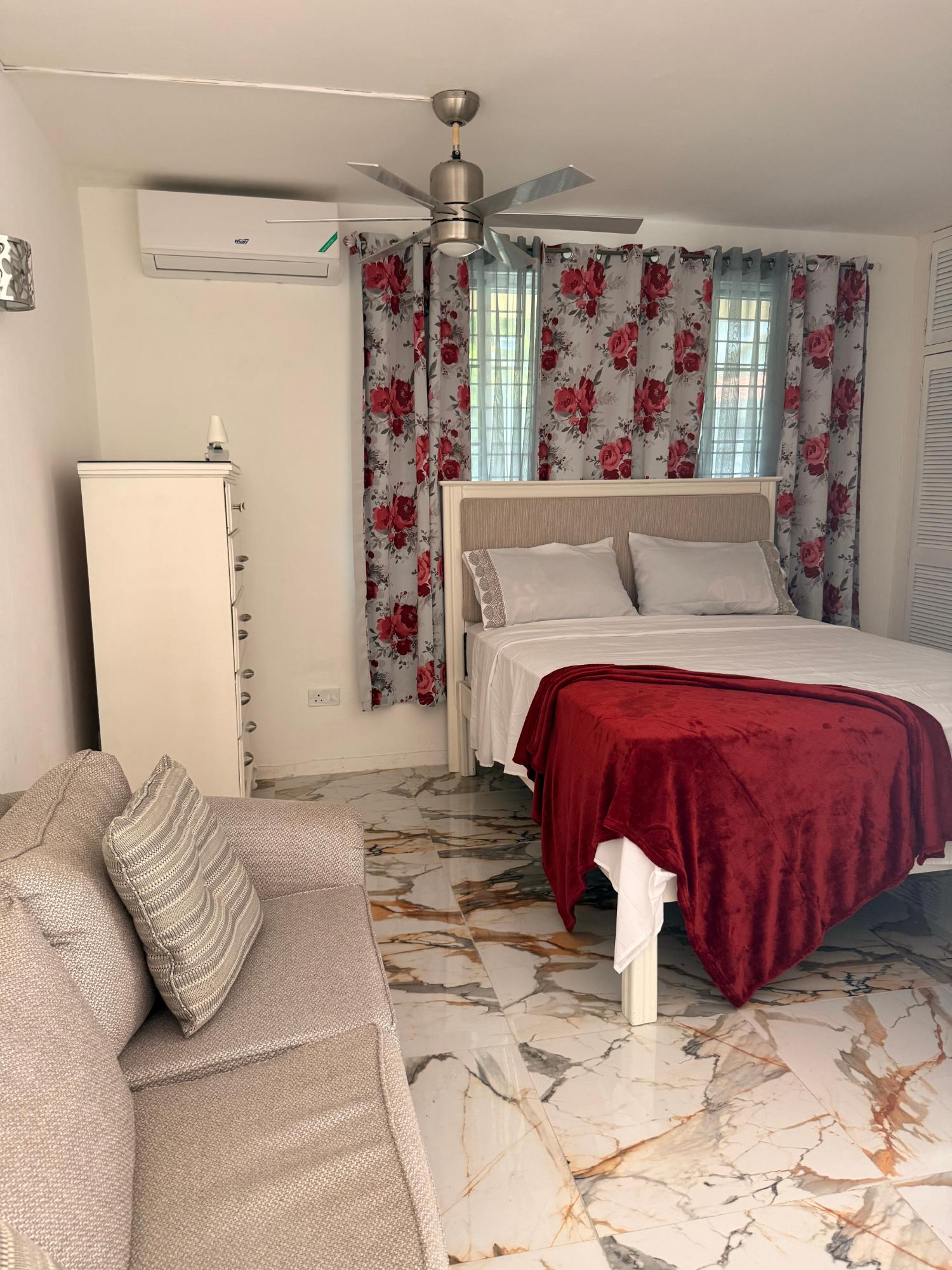 Apartment For Rent: GRAHAM HEIGHTS, Kingston 6 | $130,000 photo 5