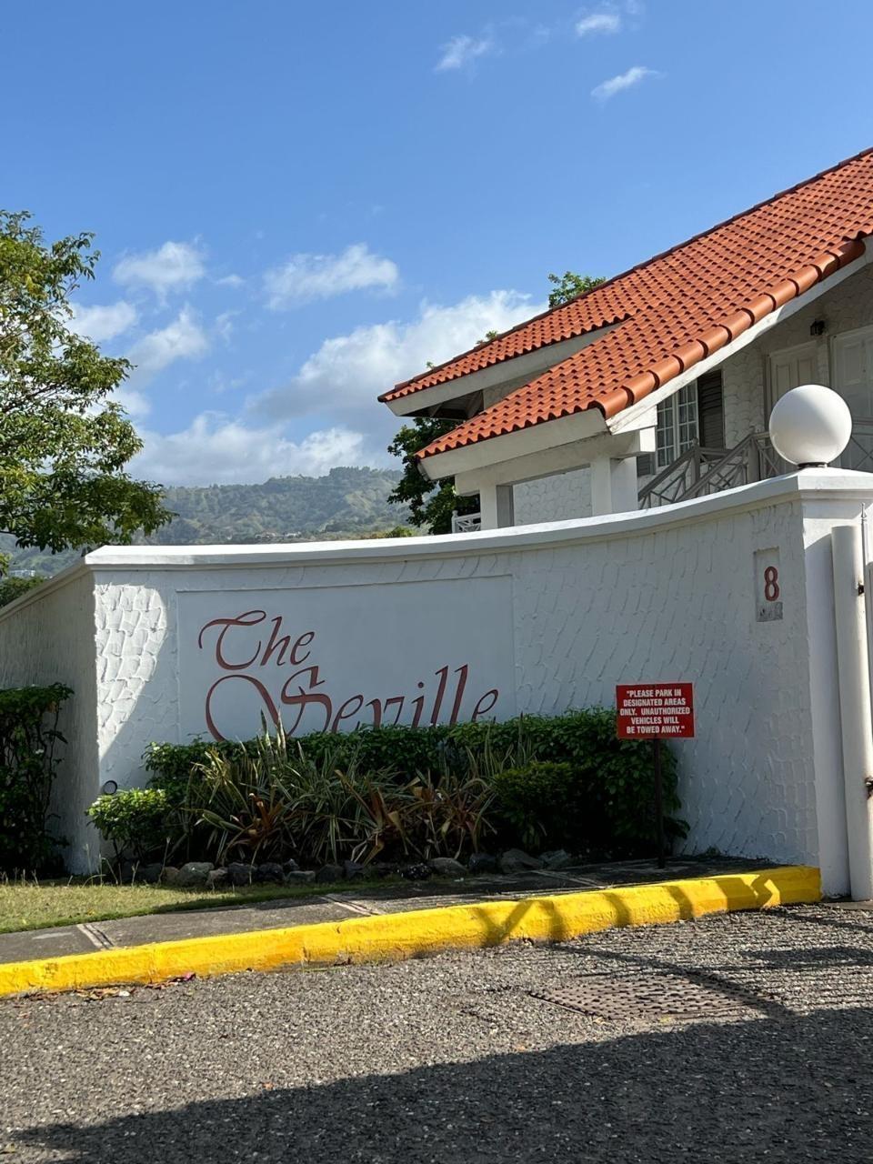 Apartment For Sale: EAST KINGS HOUSE RD, Kingston 6 | $238,000