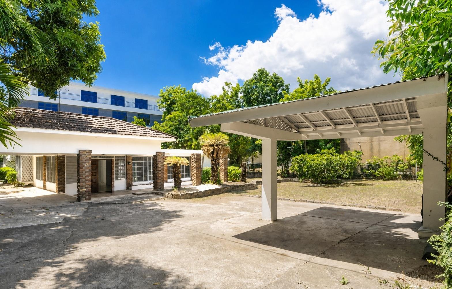 House For Rent: CANBERRA CRESCENT, Kingston 6 | $2,200 photo 2