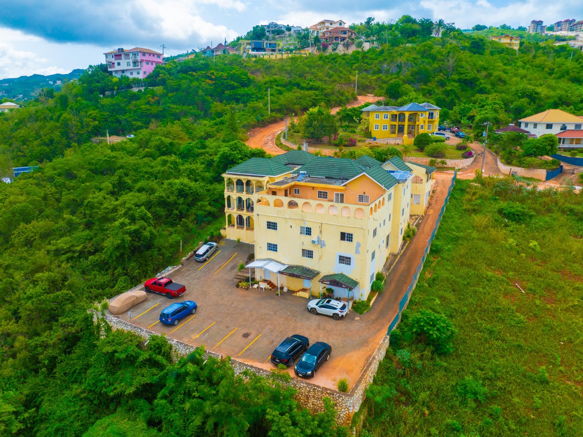Apartment For Sale: TOPAZ CRESCENT, Red Hills | $64,000,000 photo 4
