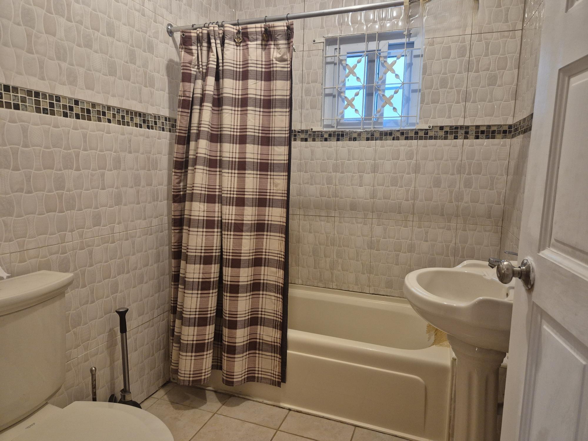 Apartment For Rent: SERPENS WAY, SMOKEY VALE, Kingston 19 | $145,000 photo 6