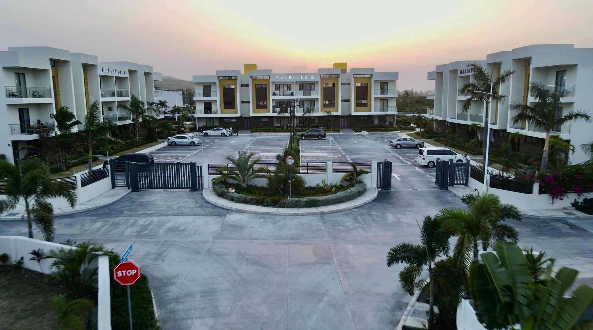 Apartment For Sale: PARADISIAC BEACH CLUB, OC, Richmond | $525,000 photo 2