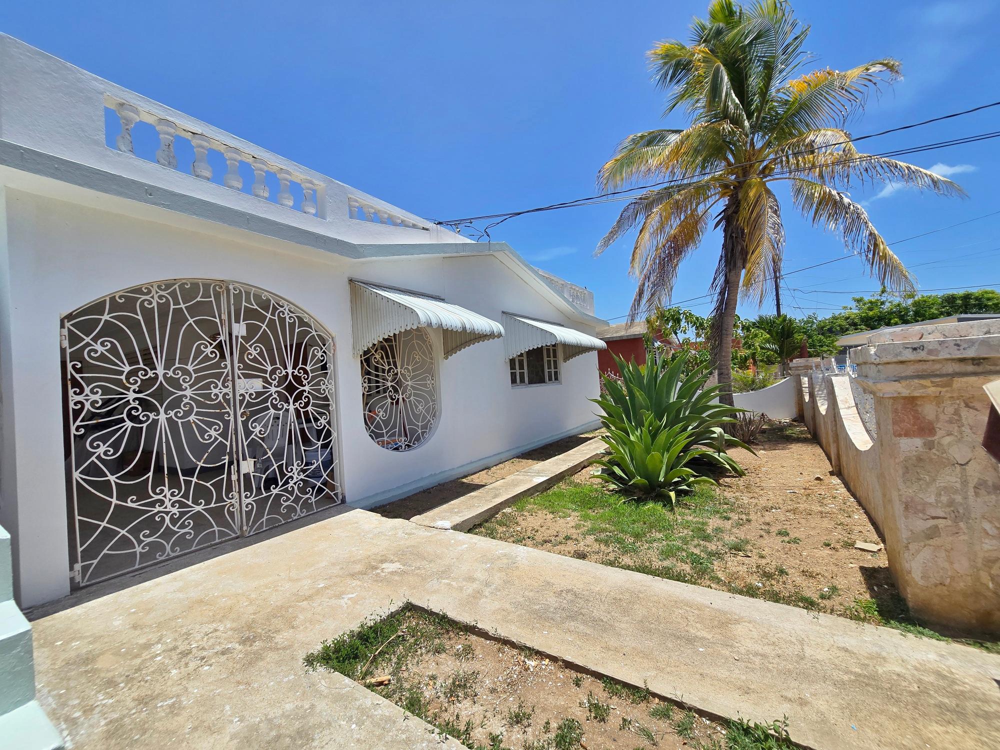 House For Sale: PORTO BELLO SQUARE, HELLS, Hellshire Heights | $30,000,000 photo 2