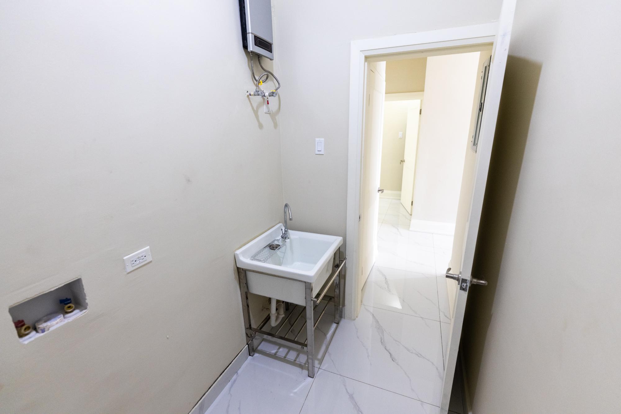 Apartment For Sale: HYDRA DRIVE, Kingston 19 | $58,000,000 photo 9