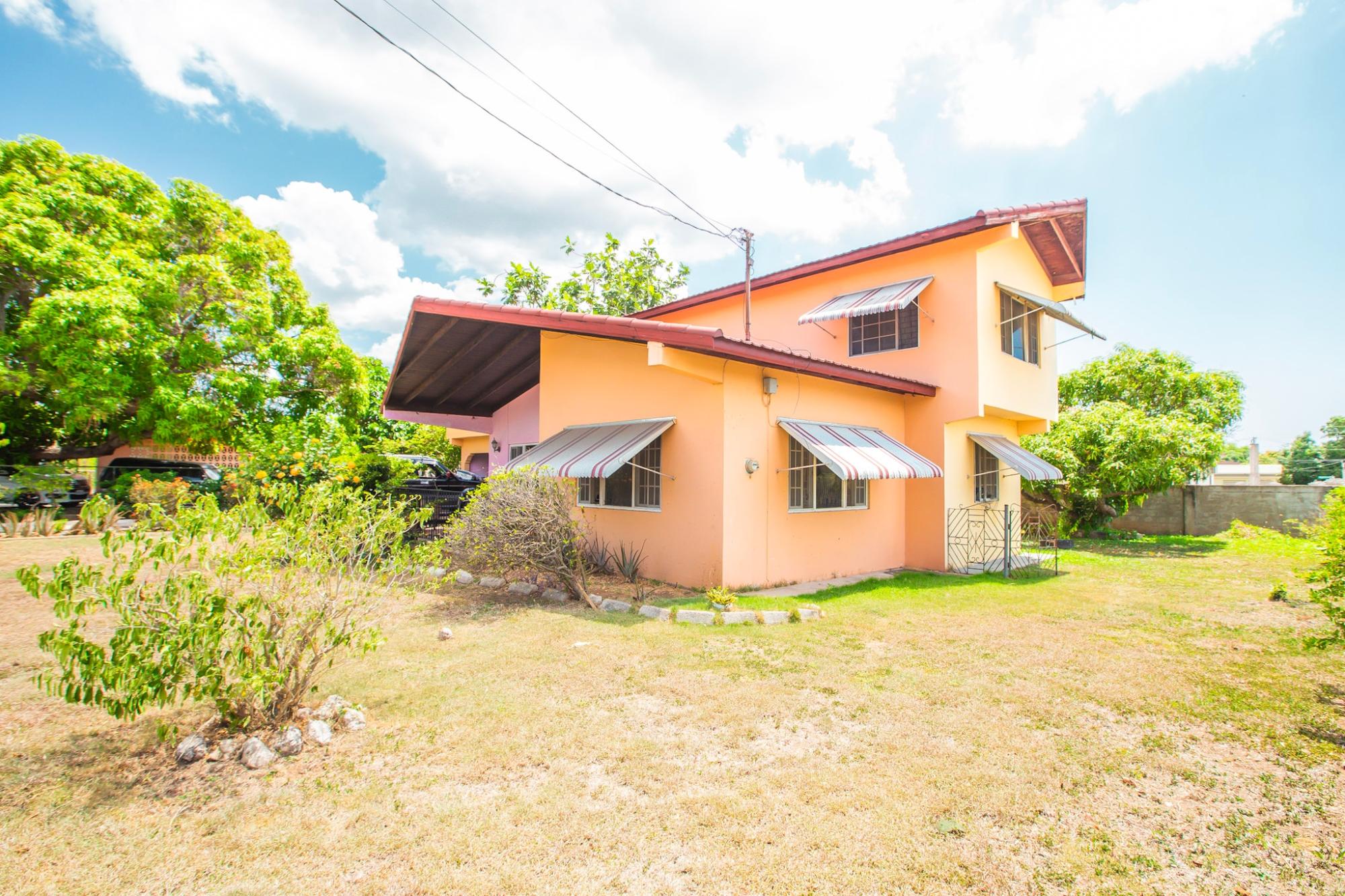 House For Sale: SHIRLEY AVENUE, May Pen | $38,000,000 photo 2