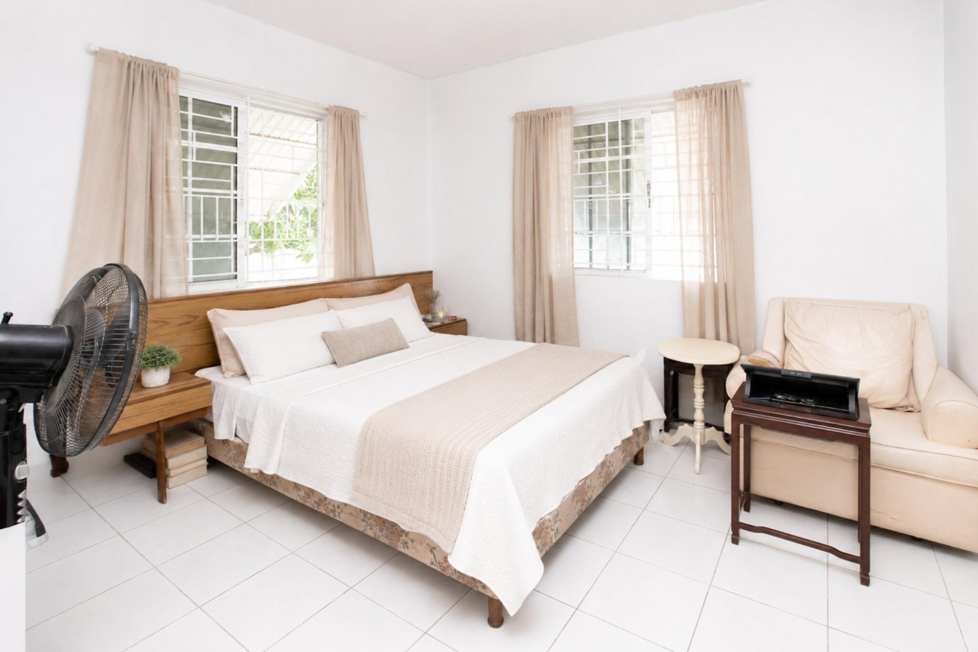 House For Sale: SHIRLEY AVENUE, May Pen | $38,000,000 photo 3