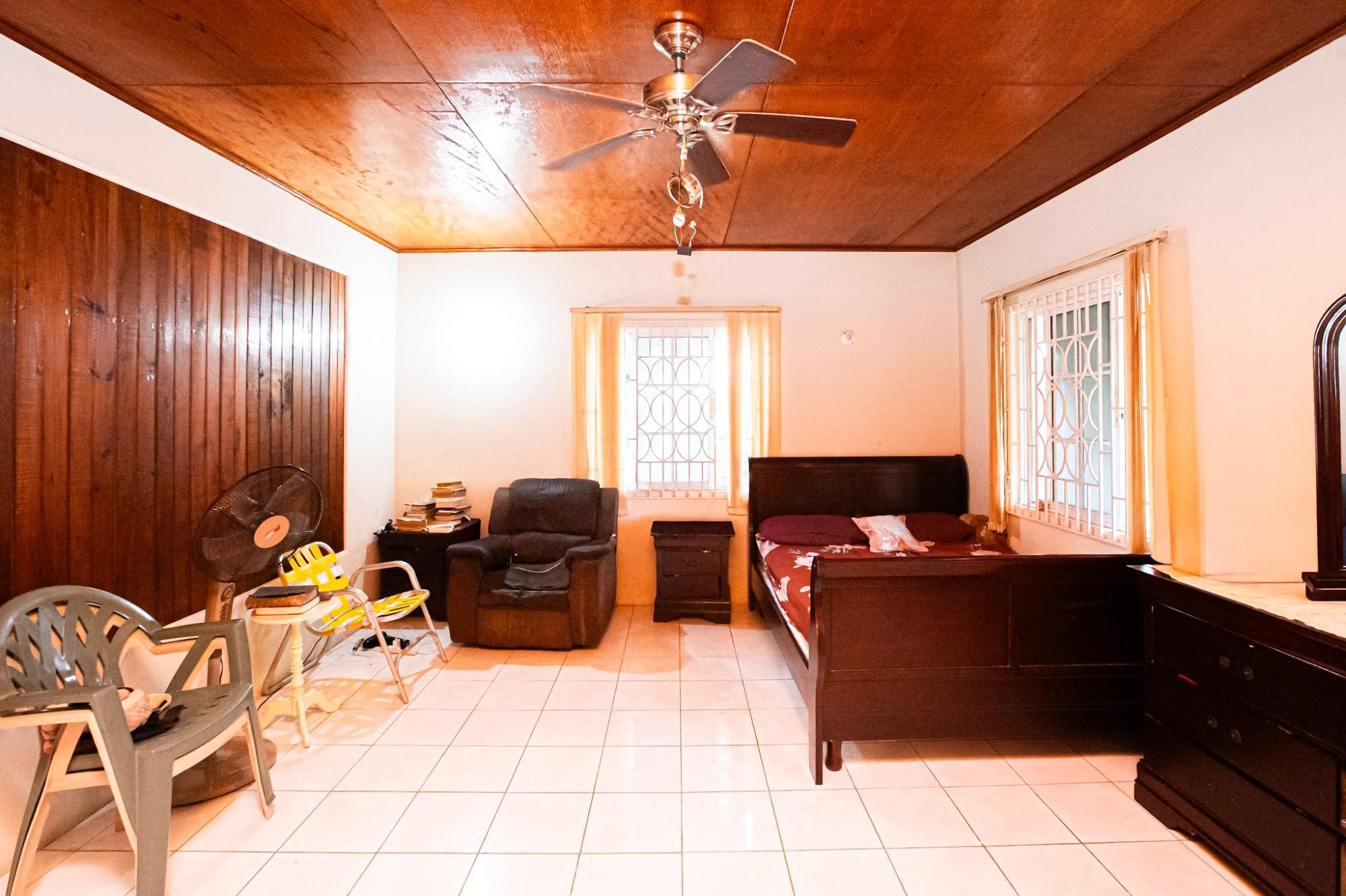 House For Sale: SHIRLEY AVENUE, May Pen | $38,000,000 photo 6