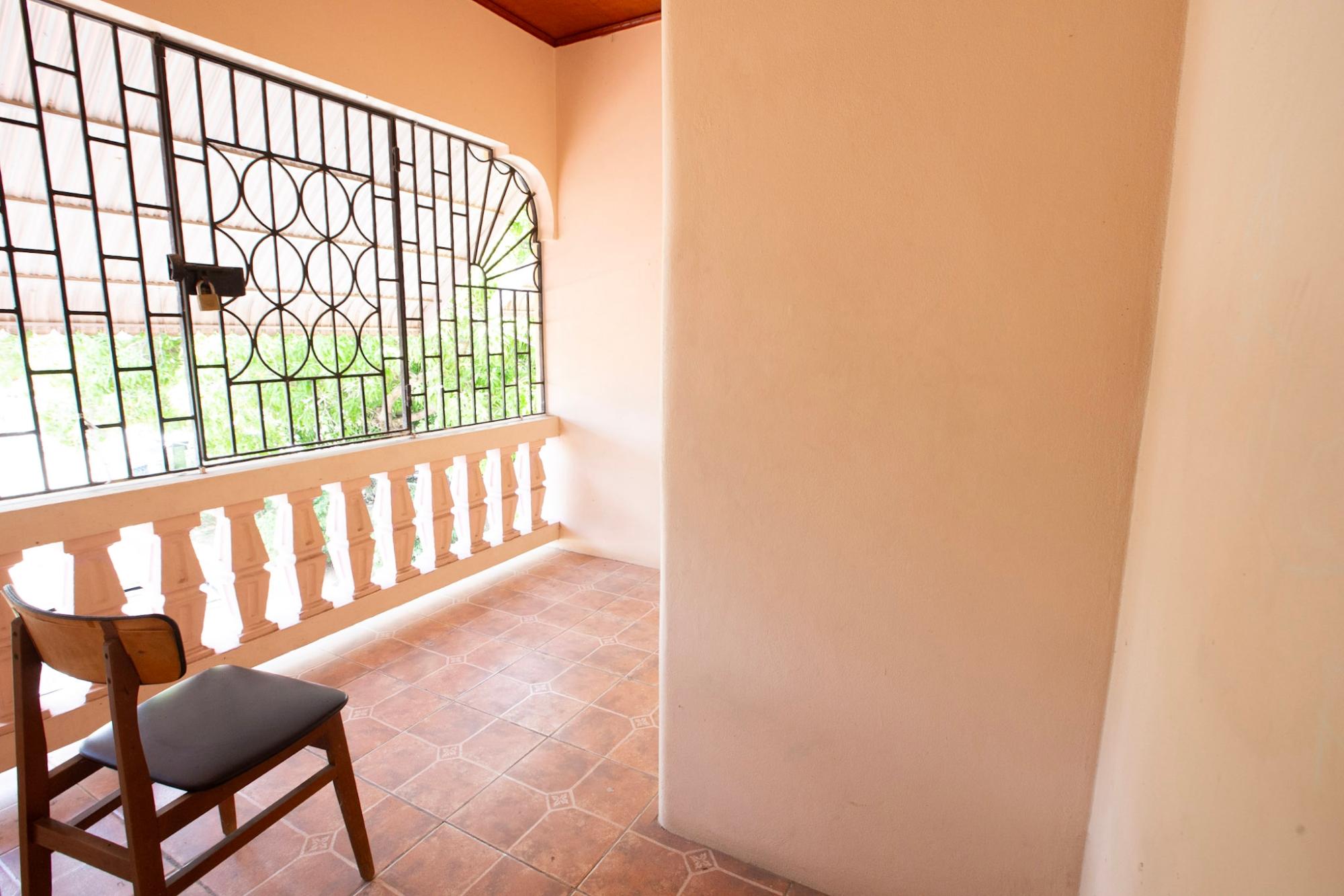 House For Sale: SHIRLEY AVENUE, May Pen | $38,000,000 photo 7