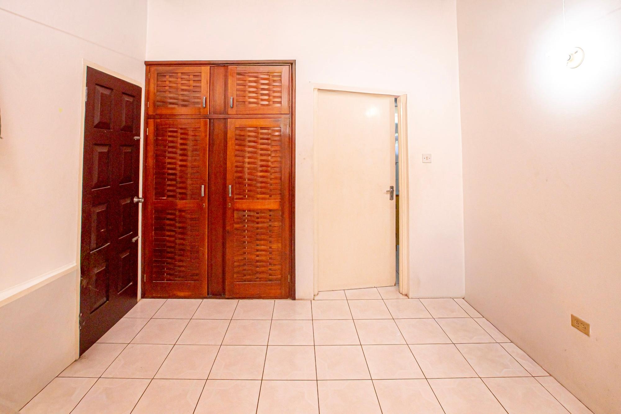 House For Sale: SHIRLEY AVENUE, May Pen | $38,000,000 photo 15