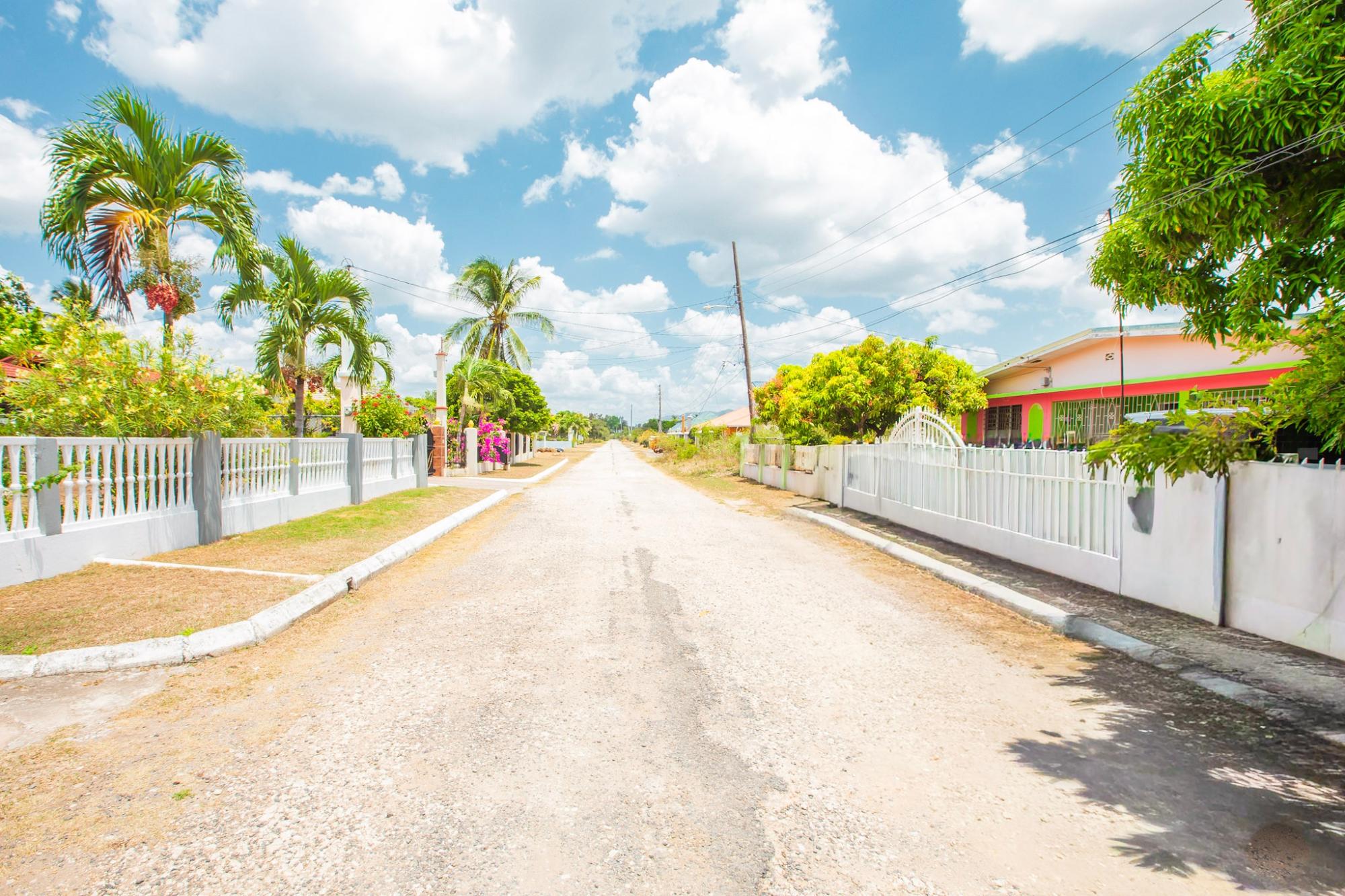 House For Sale: SHIRLEY AVENUE, May Pen | $38,000,000 photo 17